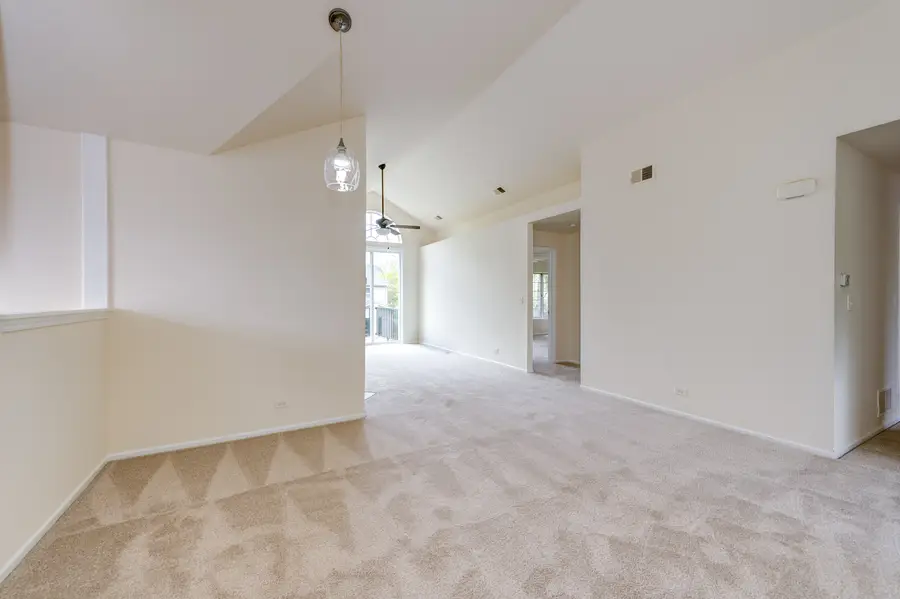 338 Ashford Circle #2, Bartlett, IL 60103 - #3
