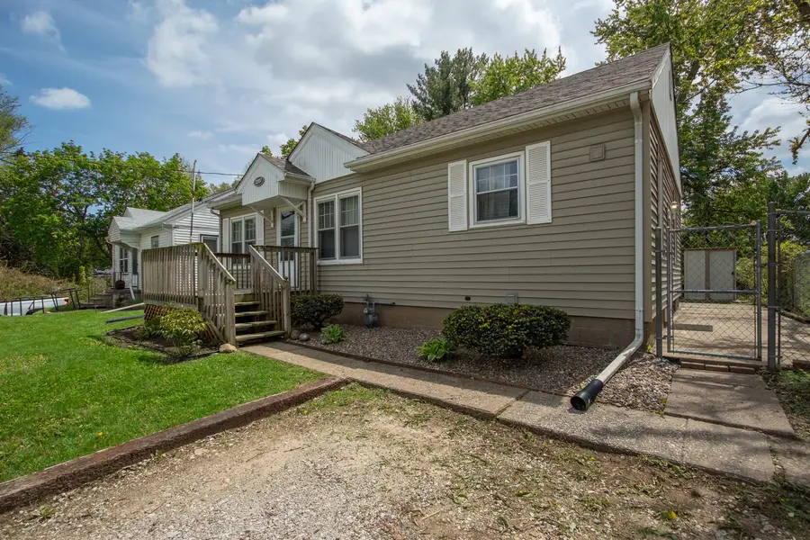 2207 W 51st Street, Davenport, IA 52806 - #2