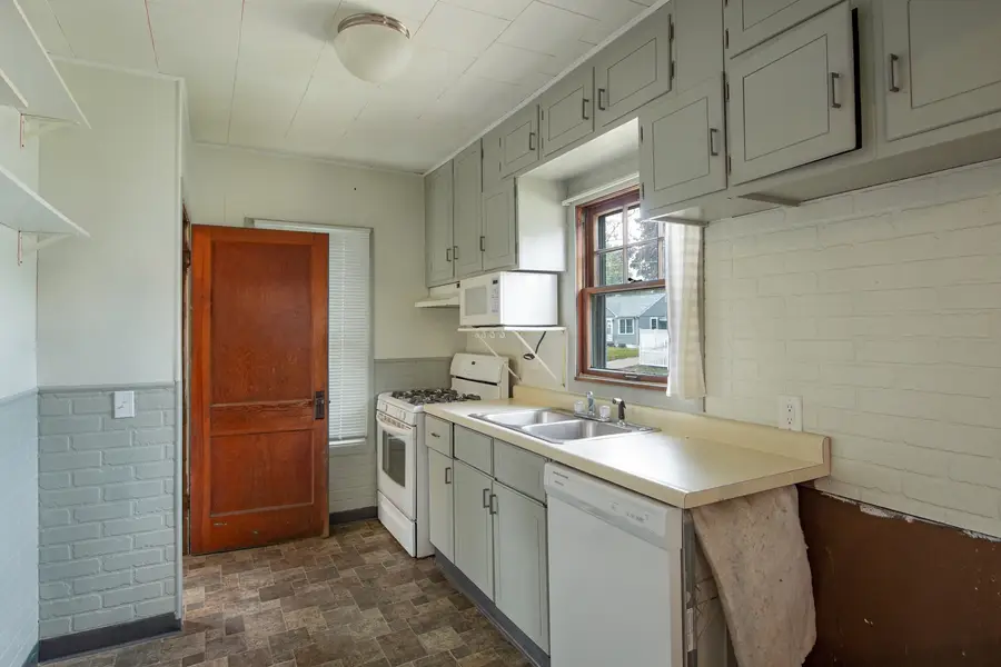 2207 W 51st Street, Davenport, IA 52806 - #3