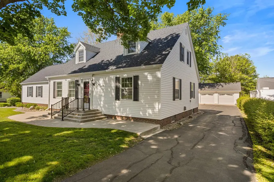520 S Main Street, Gifford, IL 61847 - #3