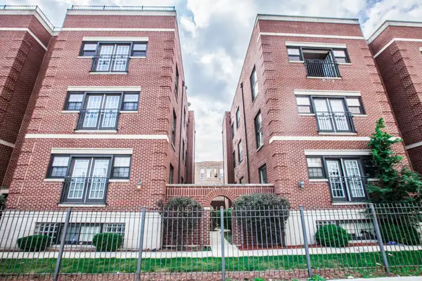 543 E 43rd Street #2W, Chicago, IL 60653