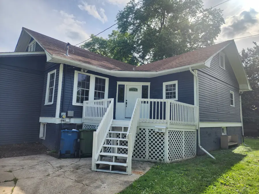 306 W Webster Street, Benton, IL 62812 - #3