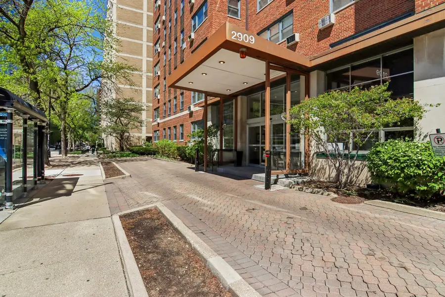 2909 N Sheridan Road #1201, Chicago, IL 60657 - #3