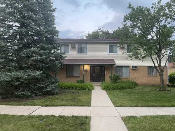 8311 Oak Leaf Drive #302, Woodridge, IL 60517