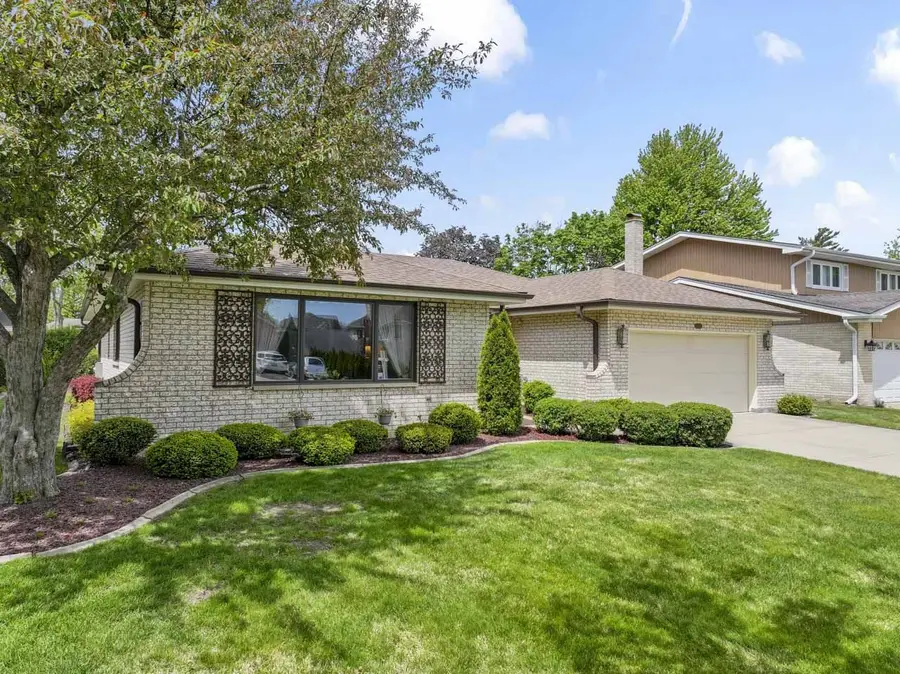 404 S Helena Avenue, Mount Prospect, IL 60056 - #3