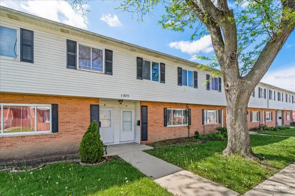 1370 Monomoy Street #E, Aurora, IL 60506