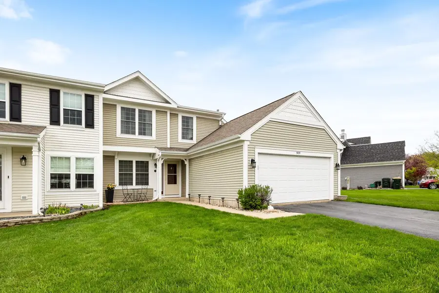 909 Fox Chase Dr Drive, Round Lake Beach, IL 60073 - #2