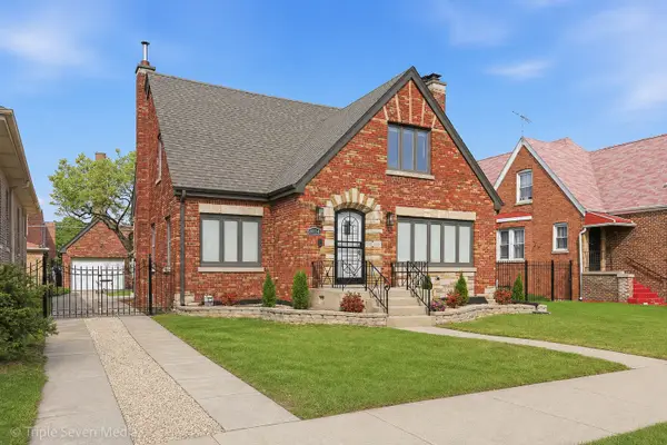 8034 S Clyde Avenue, Chicago, IL 60617