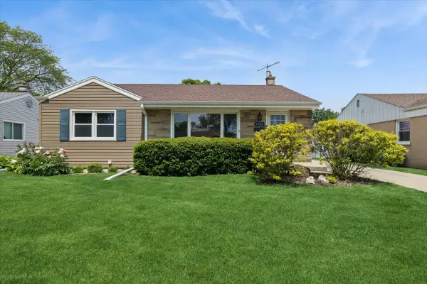 1304 Dennis Place, Des Plaines, IL 60018