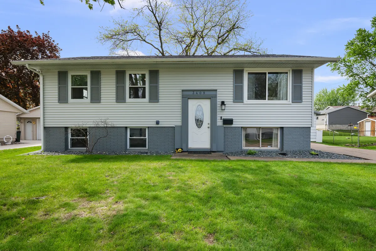 3409 W Garfield Street, Davenport, IA 52804 - #1