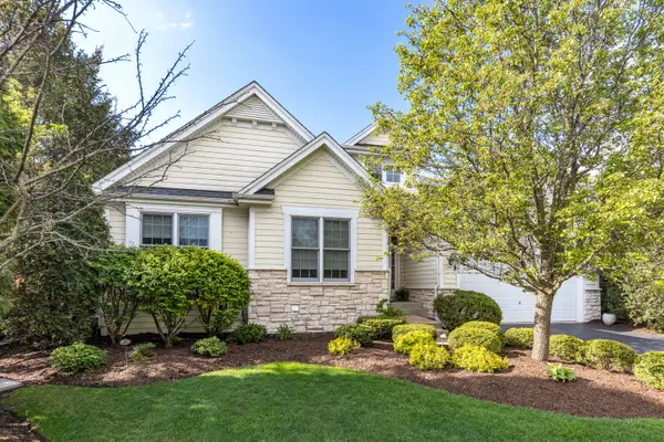 2701 W Walnut Court, Woodridge, IL 60517