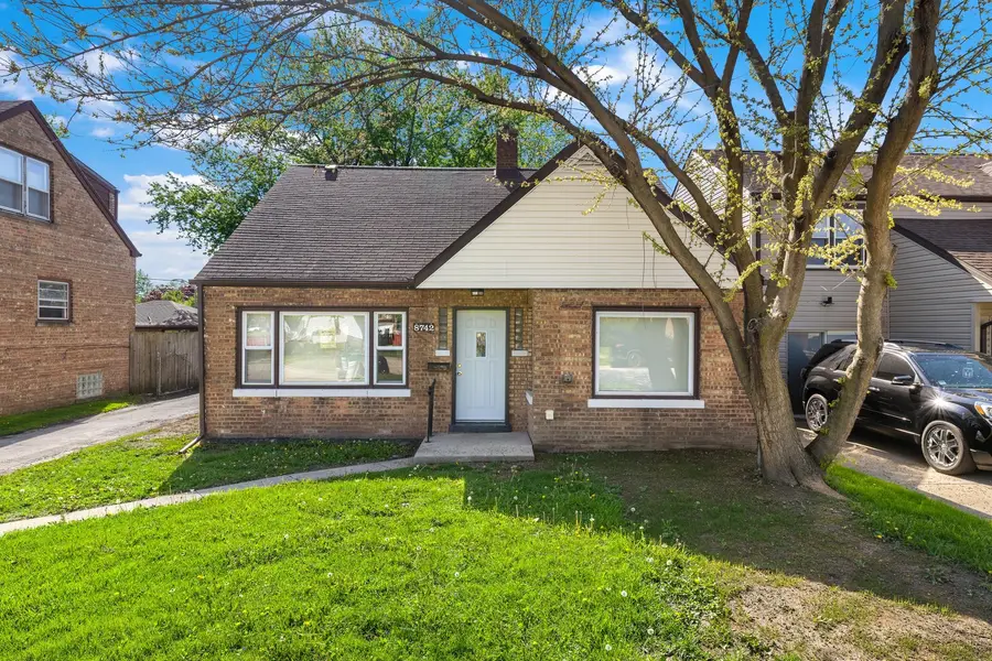 8742 S Washtenaw Avenue, Evergreen Park, IL 60805 - #3