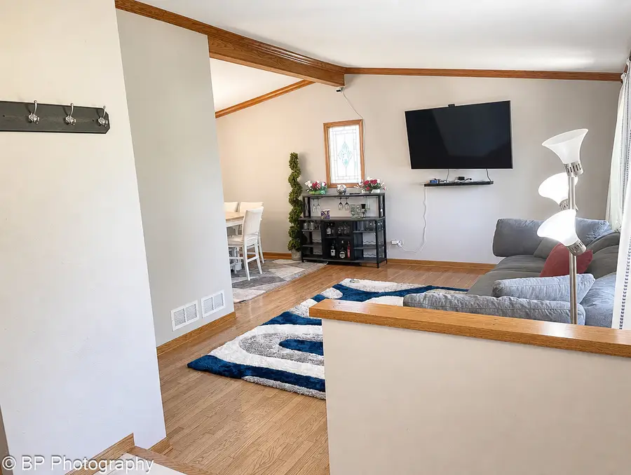 516 N Beck Road, Lindenhurst, IL 60046 - #3