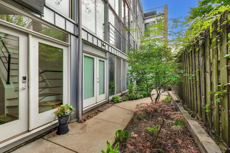 1757 W Sunnyside Avenue, Chicago, IL 60640 - #3