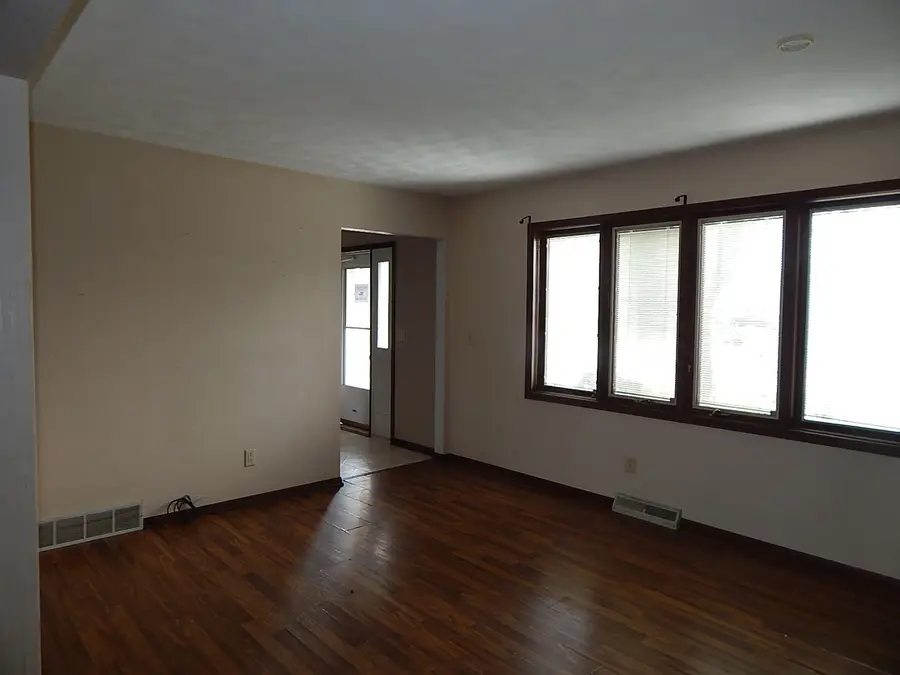 513 S 7th Street, Eldridge, IA 52748 - #3