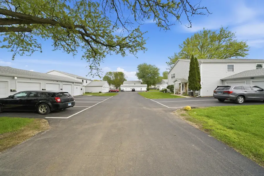 1331 N Glen Circle #D, Aurora, IL 60506 - #3