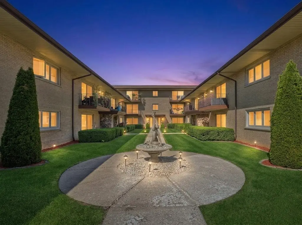 6136 S Kensington Avenue #D, Countryside, IL 60525 - #1