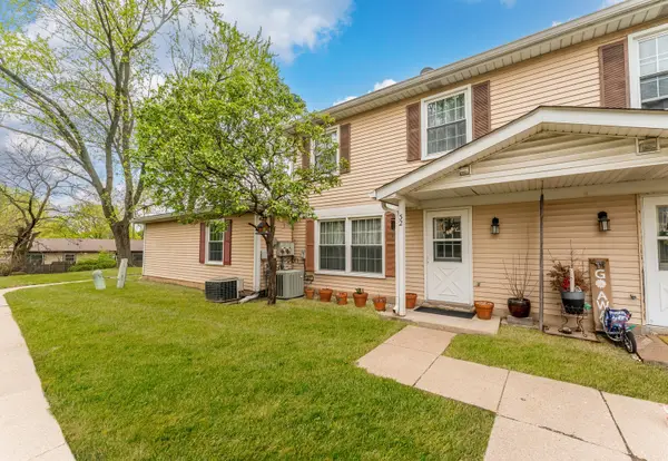 32 Wildwood Lane G, Bolingbrook, IL 60440