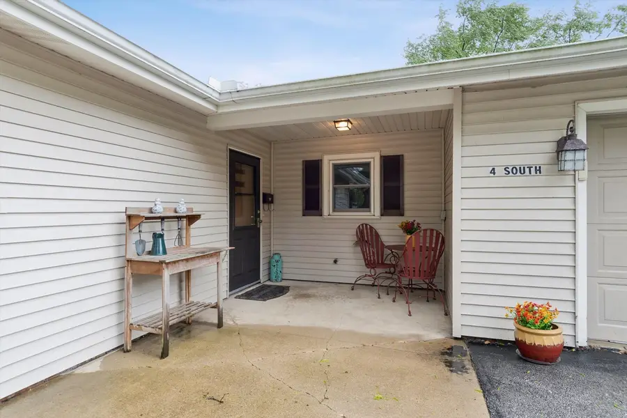 4 S Cypress Lane, North Aurora, IL 60542 - #2