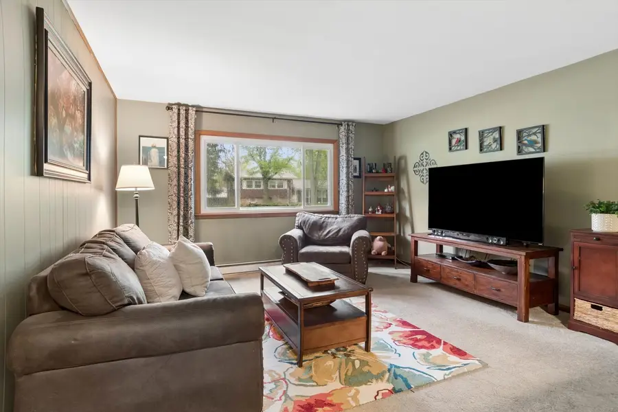 4 S Cypress Lane, North Aurora, IL 60542 - #3