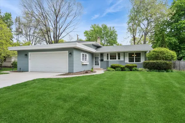 1232 Laurel Lane, Naperville, IL 60540