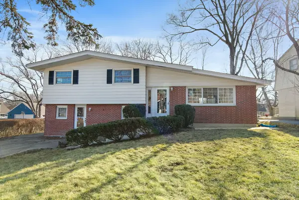 657 Lomond Drive, Mundelein, IL 60060