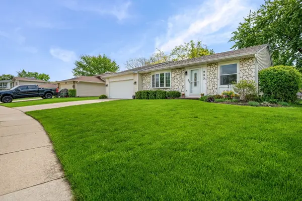 985 Brower Drive, Roselle, IL 60172