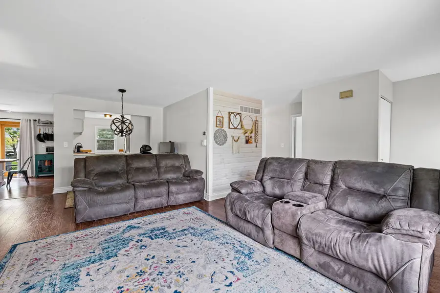 985 Brower Drive, Roselle, IL 60172 - #2