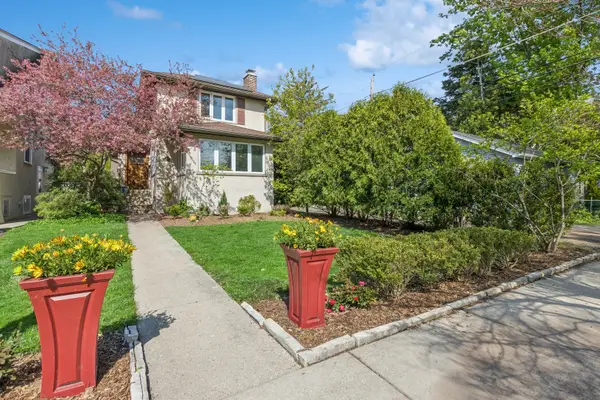 2152 Grey Avenue, Evanston, IL 60201