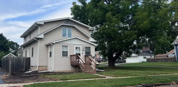 141 N Lord Avenue, Carpentersville, IL 60110