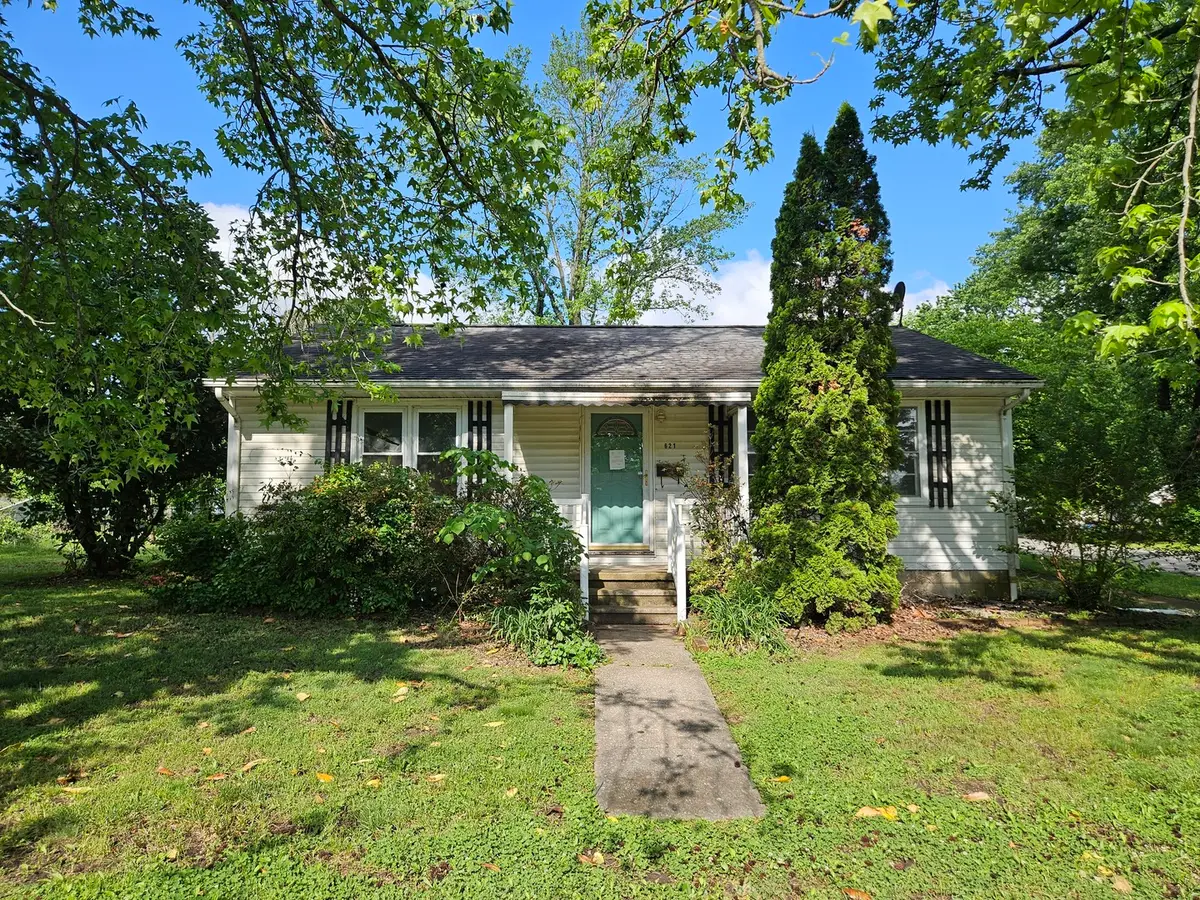 621 N 7th Street, Herrin, IL 62948 - #1
