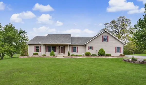 724 E Hilvety Road, Moweaqua, IL 62550