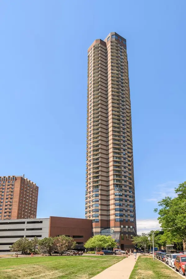 3660 N Lake Shore Drive #2901, Chicago, IL 60613