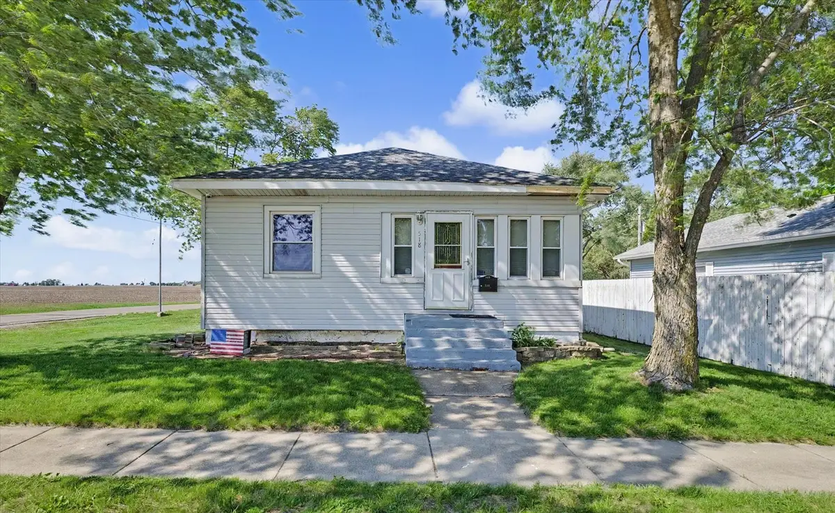 518 W Harrison Street, Villa Grove, IL 61956 - #1