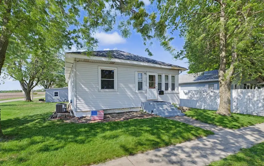 518 W Harrison Street, Villa Grove, IL 61956 - #2