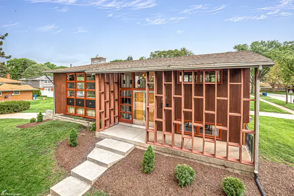 10128 S Kenton Avenue, Oak Lawn, IL 60453
