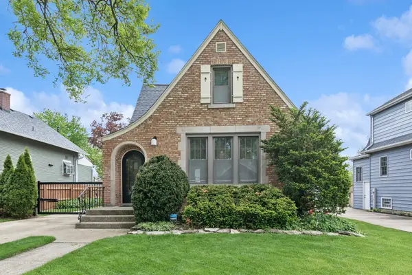 303 N Willow Road, Elmhurst, IL 60126