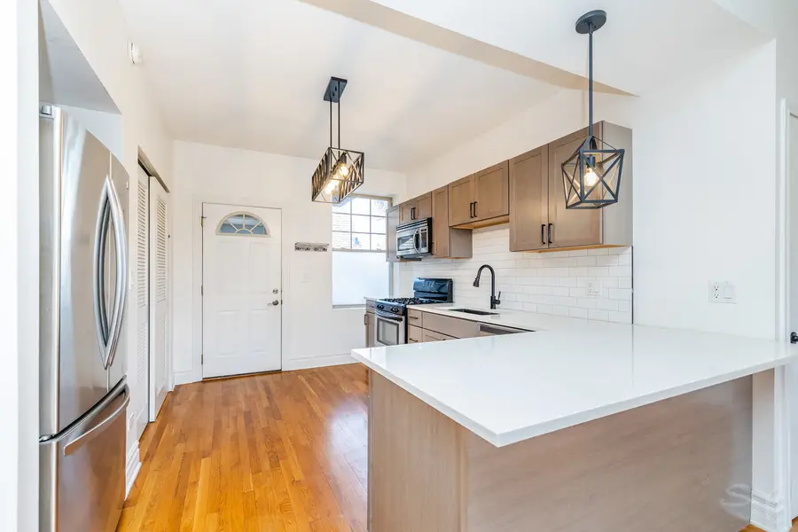 3039 W Belle Plaine Avenue #2, Chicago, IL 60618 - #2