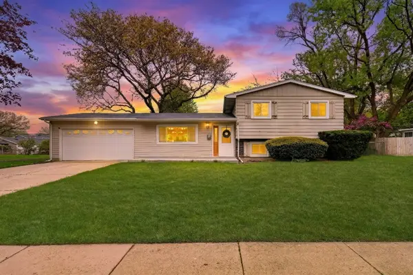 18320 W Linda Lane, Gurnee, IL 60031