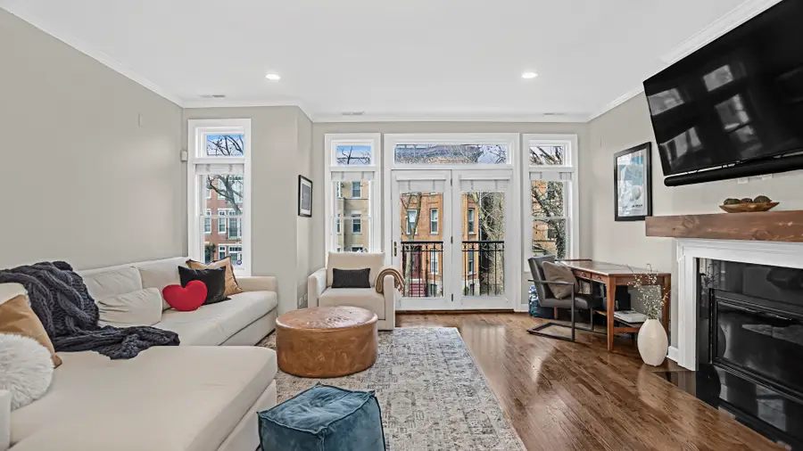 1131 W Wolfram Street #2, Chicago, IL 60657 - #2