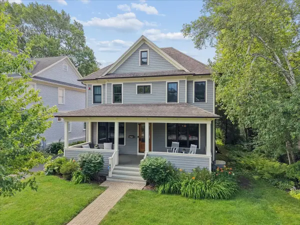 407 Mckinley Avenue, Libertyville, IL 60048