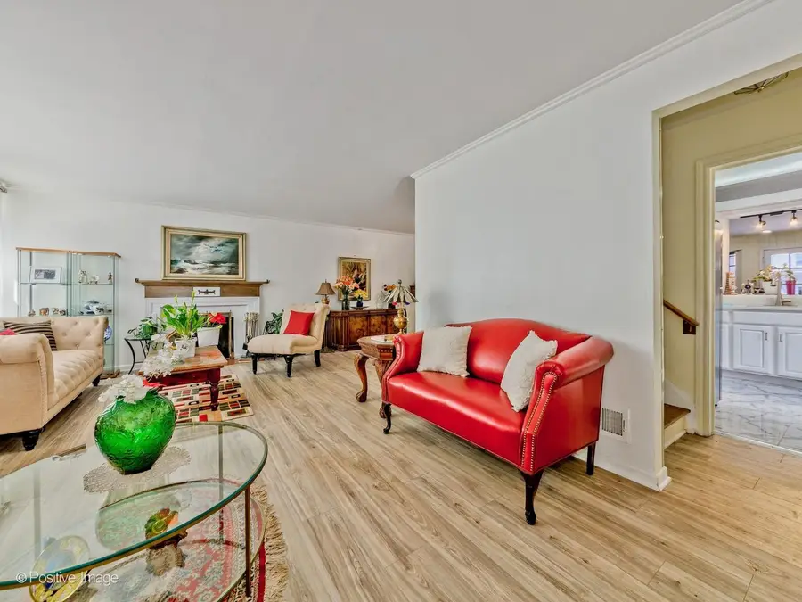 8517 N Crawford Avenue, Skokie, IL 60076 - #3
