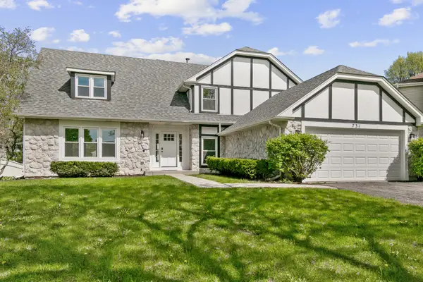 731 Roaring Brook Lane, Algonquin, IL 60102