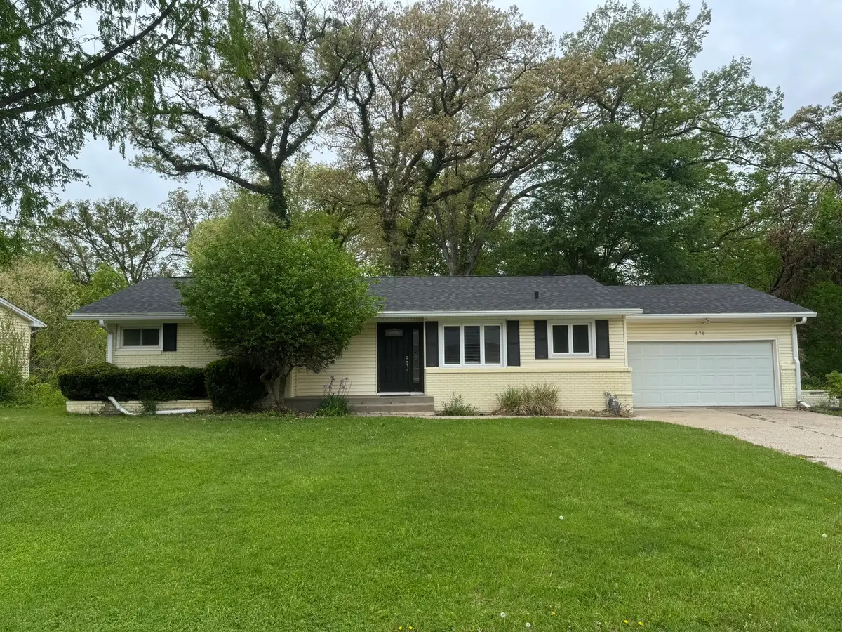 571 26th Avenue Court, East Moline, IL 61244 - #1
