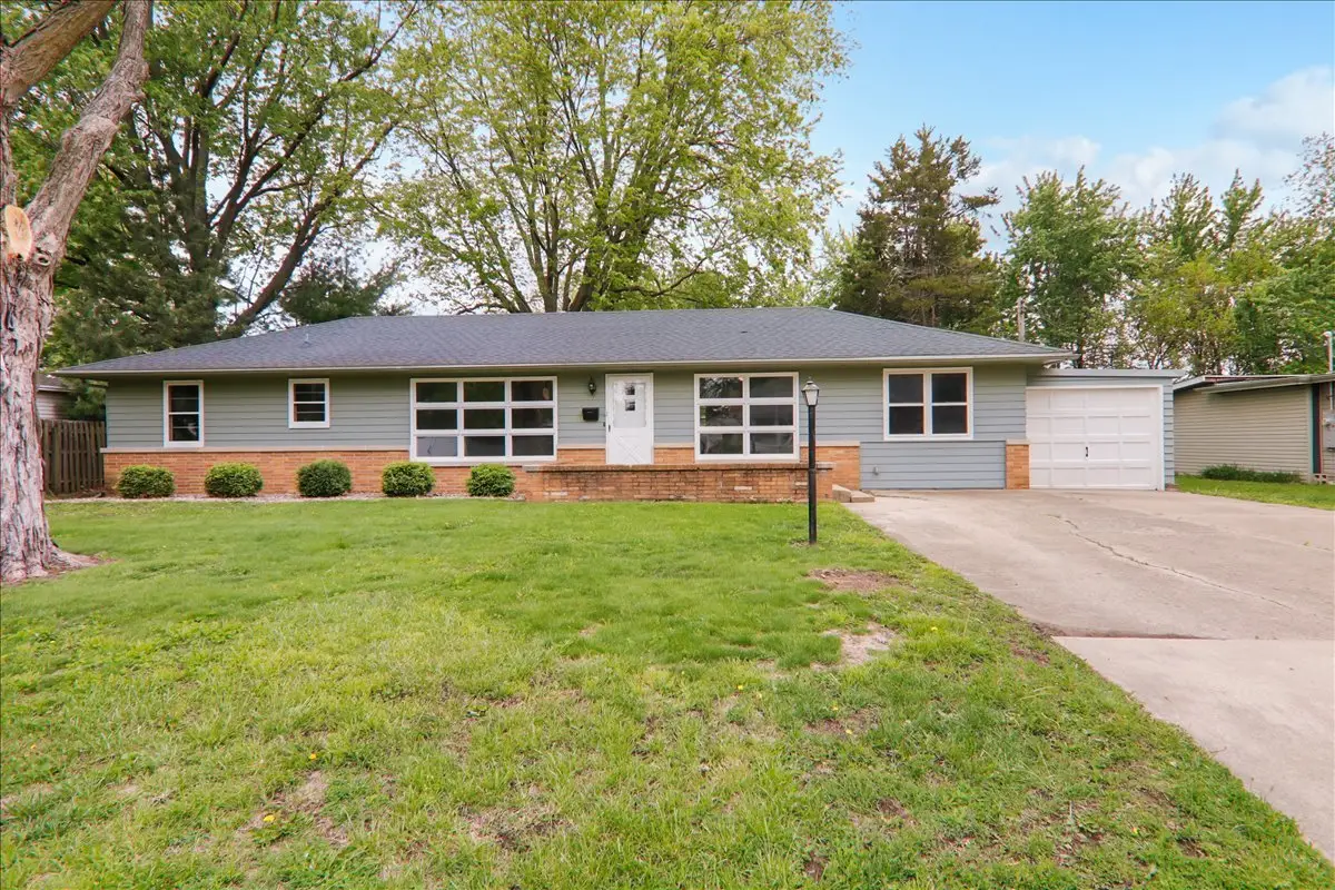 2114 Peirce Avenue, Bloomington, IL 61701 - #1