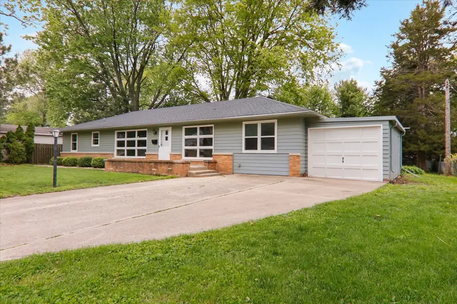 2114 Peirce Avenue, Bloomington, IL 61701 - #2