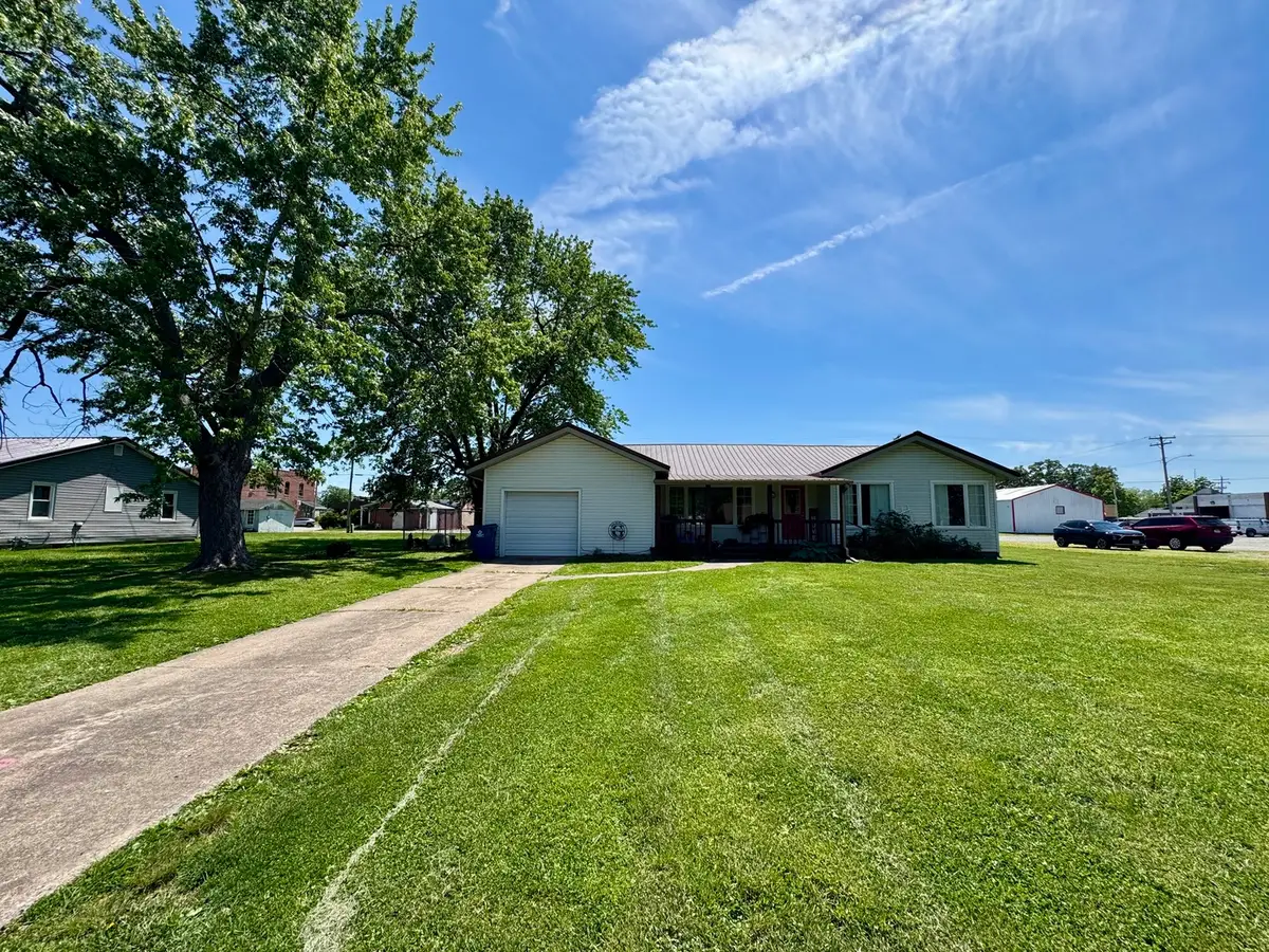 203 W Callie Street, Sesser, IL 62884 - #1