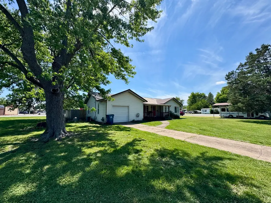 203 W Callie Street, Sesser, IL 62884 - #2