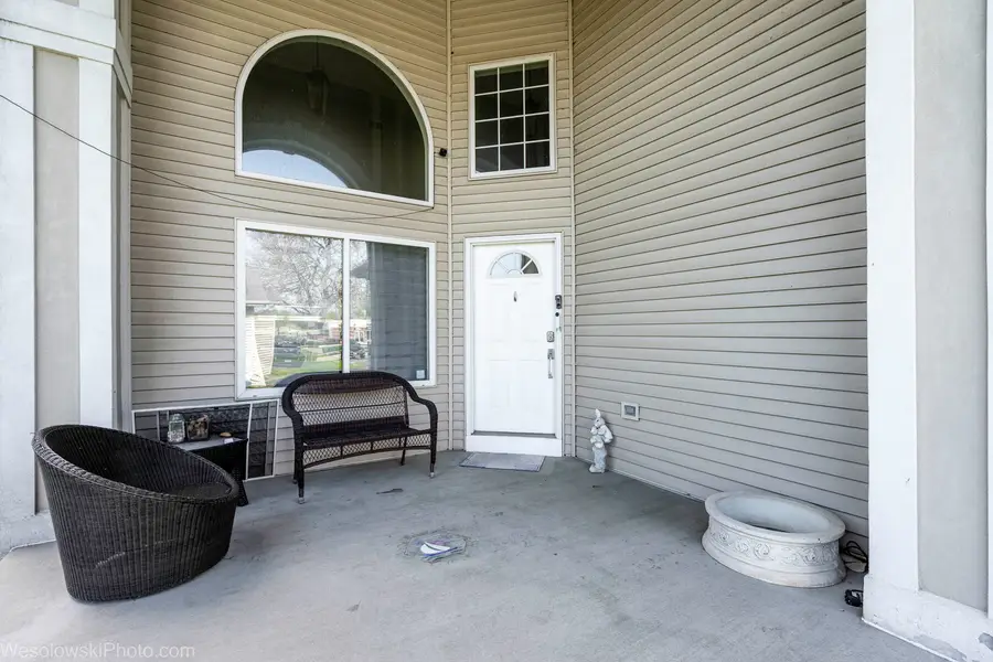 1907 E Grand Avenue, Lindenhurst, IL 60046 - #3