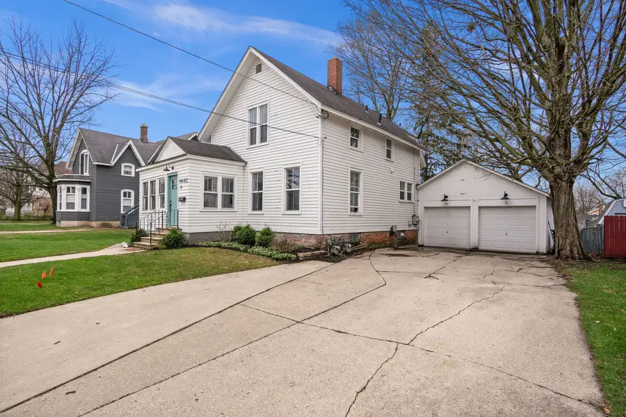 412 W High Street, Sycamore, IL 60178 - #2